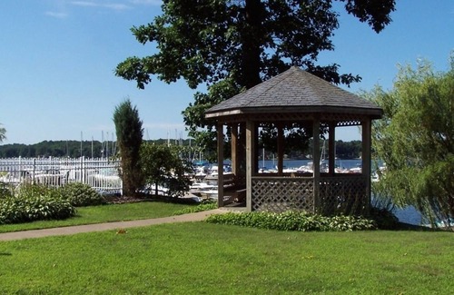 North Rose Cabin | Cabin # 1 of 4 at Oak Park Marina-on beautiful Sodus Bay! Weddings & Vacations