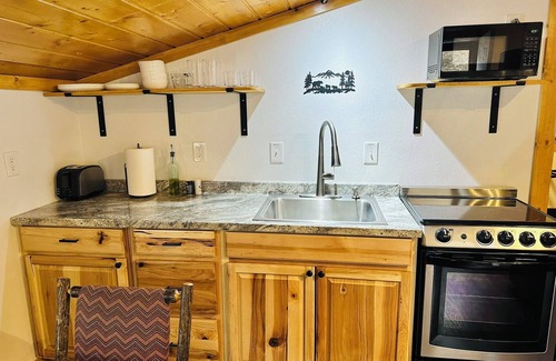 Estes Park Cabin | Cabin 10- King Cabin, Mins to RMNP!