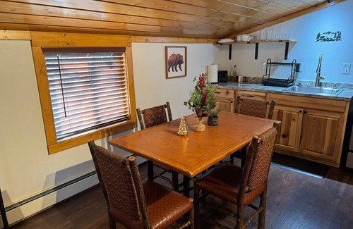 Estes Park Cabin | Cabin 10- King Cabin, Mins to RMNP!