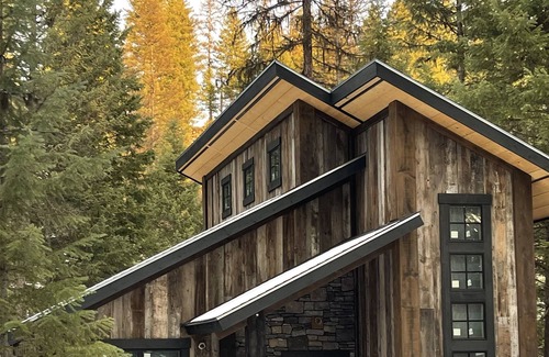 Whitefish House | Cabin#2 rustic/modern 4Bd sleeps 9 pet friendly 8 minutes to downtown whitefish