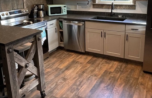 Whitefish House | Cabin#2 rustic/modern 4Bd sleeps 9 pet friendly 8 minutes to downtown whitefish