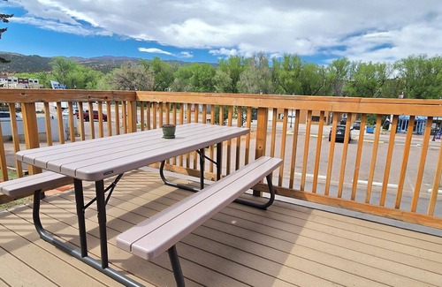 Manitou Springs Cabin | Cabin 23 | 1BR w/Living Room + Kitchenette