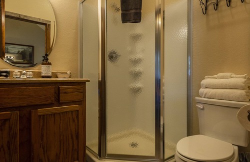 Waco Cabin | Cabin 3 Rental 15 minutes from Magnolia and Baylor