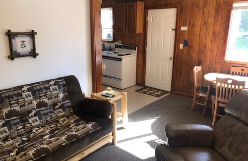 Hines Villa | Cabin 5 Family Friendly Resort