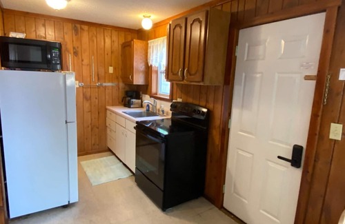 Hines Villa | Cabin 5 Family Friendly Resort