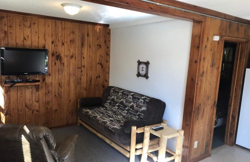 Hines Villa | Cabin 5 Family Friendly Resort