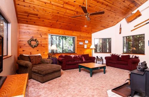Dorrington House | Cabin a Good Time
