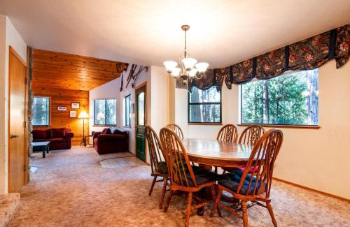 Dorrington House | Cabin a Good Time