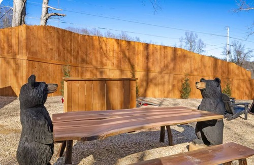 Rocky Grove Apartment | Cabin Apt 20min to Gatlinburg across from Ntl Park GameRoom+FirePit+Pet Friendly