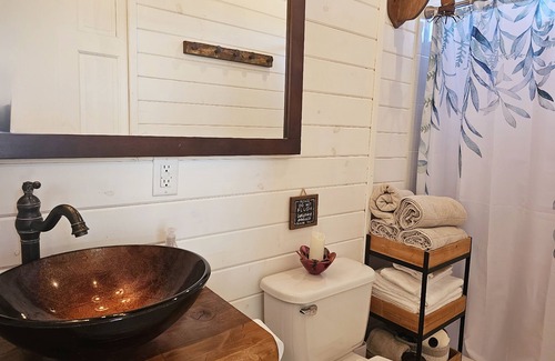 Hollister Cabin | Cabin Chic 40 acre ranch. Vineyard, Olive trees, National parks, wineries & More