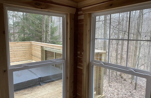 Glouster Cabin | Cabin close to Burr Oak State Park & Wayne National Forest