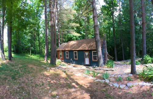 Glouster Cabin | Cabin close to Burr Oak State Park & Wayne National Forest