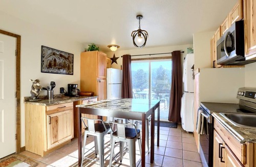 Twin Lakes Cabin | Cabin Compound | Lake + Alpine Lookout | Fast Wifi