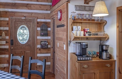 Dial Cabin | Cabin+Creek+Natl Forest+Hot Tub+Fire Pit+Pool Table