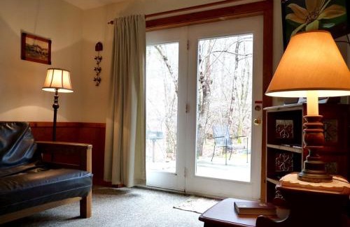 Lyndhurst Hotel | Cabin Creekwood