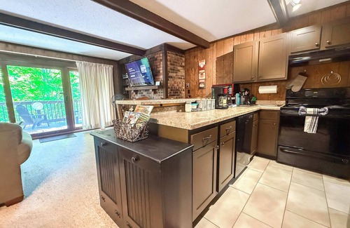 Bessemer Cabin | Cabin Fevers 1 ~ Ensuite Sauna & Pet Friendly!