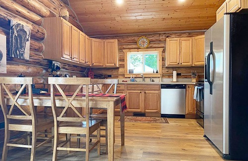 Seeley Lake Cabin | Cabin in the trees next to public land! (Dog friendly!)