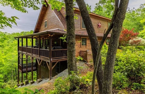 Deep Gap Cabin | Cabin log home w view, hot tub, game room. Community pool 4 bedroom Sleeps 10-12