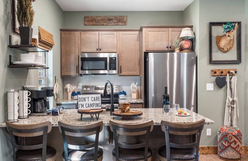 Branson Cabin | Cabin Near Table Rock Lake-Firepit-Pvt Hot Tub-Ultimate Community Amenity Experience-Free Tickets