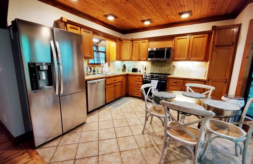 Monteagle Cabin | Cabin Nestled in the Trees. Firepit and Hot Tub!
