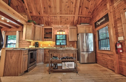 Swengel Cabin | Cabin On The River | Dream Fire Pit, Bikes + Kayaks!