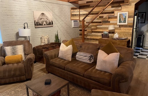Dorrington Cabin | Cabin on the Roost~Pet friendly~A-frame cabin