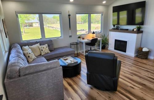 Cleora House | Cabin Rental at Duck Creek on Grand Lake, Sleeps 6, Hot Tub & Pool