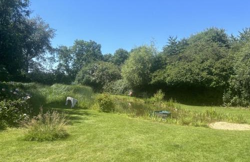 Bletchley House | Cabin Retreat in Bedford - Sleeps 2 & Free parking