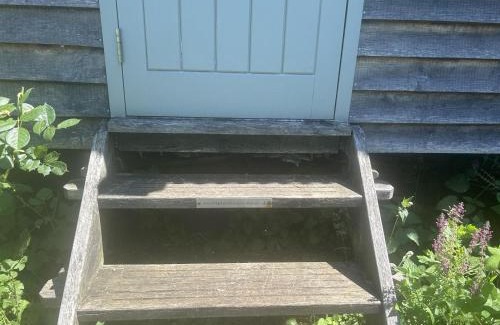 Bletchley House | Cabin Retreat in Bedford - Sleeps 2 & Free parking