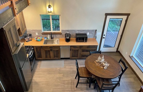 Clinton Cabin | Cabin Retreat: Mountain Views, Starlink Wi-Fi, Stargazing, Hiking, Adventures!