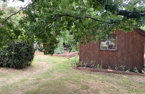 Ross-on-Wye Cabin | Cabin Sleeps 4 with Garden & Free Parking