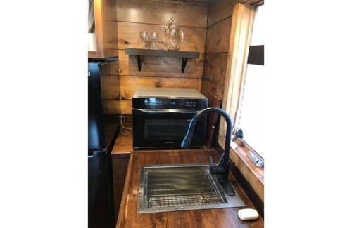 Vineyard House | Cabin Tiny Home on the Lake