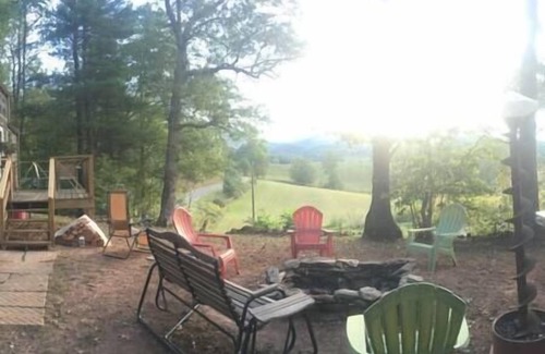 Green Mountain Cabin | Cabin w/Mountain & Sunset Views One Bedroom & Loft