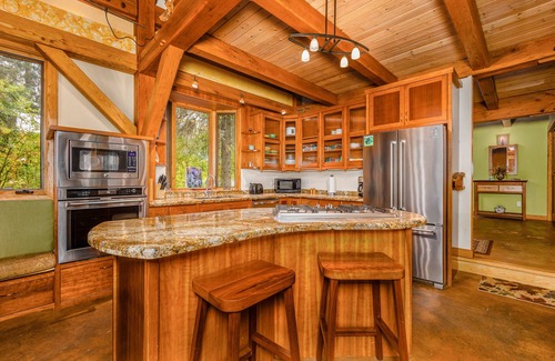Girdwood House | Cabin w/private hot tub, gourmet kitchen, handcrafted wood details, near skiing