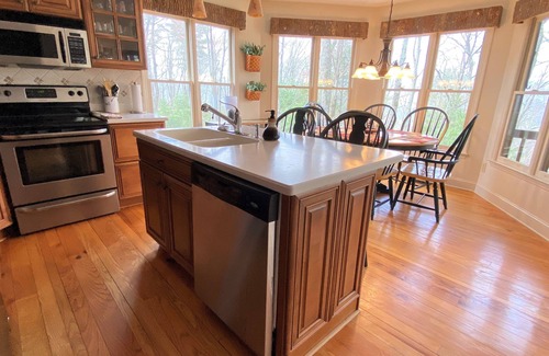 Ferguson Cabin | Cabin w/Views, Jacuzzi Bathtub, Fireplace, Screened Porch, Outdoor Hot Tub