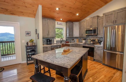 Banner Elk Cabin | Cabin with Modern Amenities & Rustic Charm