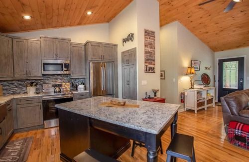 Banner Elk Cabin | Cabin with Modern Amenities & Rustic Charm