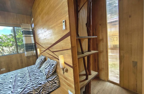 Iquitos Bed & Breakfast | Cabins and lake, abundant vegetation and wildlife in the heart of downtown Iquitos