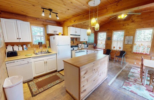 Logan Cabin | Cabins In Hocking - Willow Tree