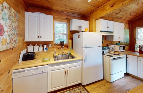 Logan Cabin | Cabins In Hocking - Willow Tree