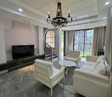 Duong To Villa | Cabo villa 3 bedrooms with public pool