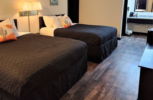 Mountain Grove Hotel | Cactus Inn & Suites