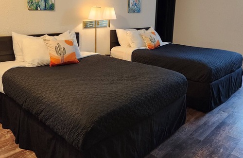 Mountain Grove Hotel | Cactus Inn & Suites