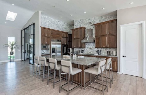 Sundown Manor Villa | Cactus Stone | 9 Bedroom 6.5 Bathroom 18 Beds