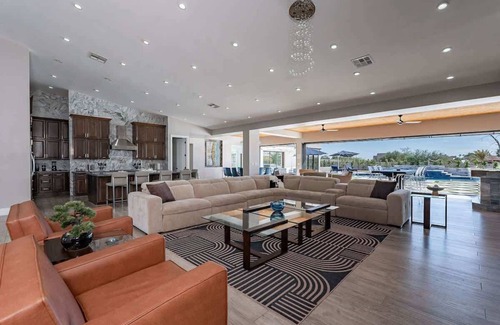 Sundown Manor Villa | Cactus Stone | 9 Bedroom 6.5 Bathroom 18 Beds