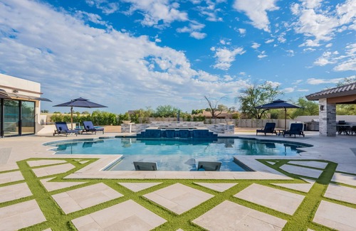 Sundown Manor Villa | Cactus Stone | 9 Bedroom 6.5 Bathroom 18 Beds