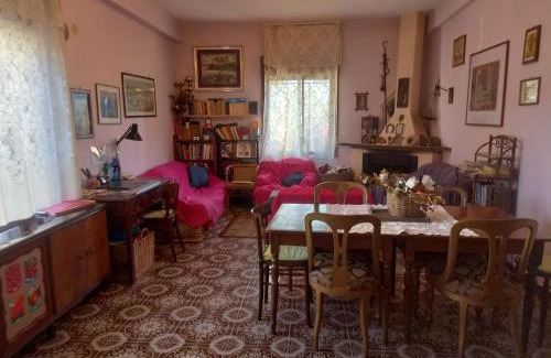 San Roberto House | Calabria collina Antico Casale con giardino bio naturale OSTELLO SELF SERVICE ATTREZZATO