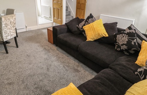 Sowerby Bridge Cottage | CALDER COTTAGE, character holiday cottage in Sowerby Bridge