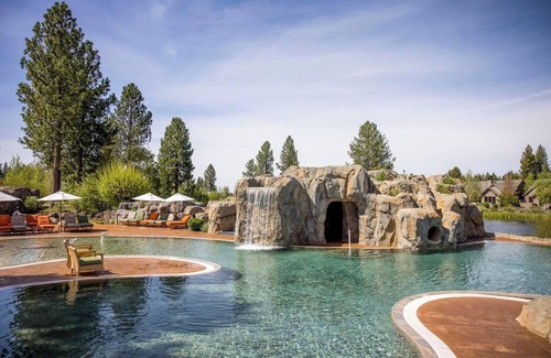 Sunriver House | Caldera Springs Getaway with Hot Tub, Arcade & A/C