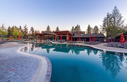 Sunriver House | Caldera Springs Getaway with Hot Tub, Arcade & A/C